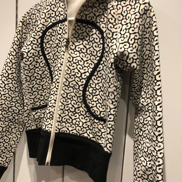 Small size lululemon hoodie - Picture 3 of 4